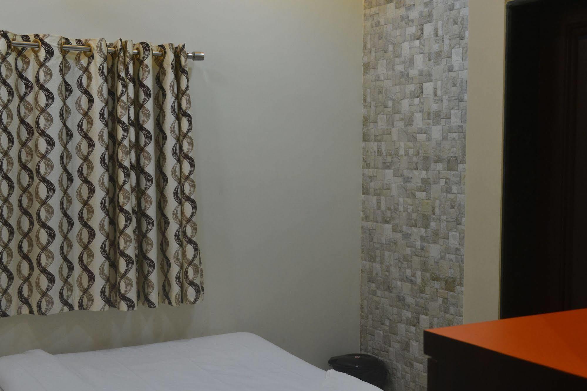 Airport Metro Hotel Bombay Eksteriør billede
